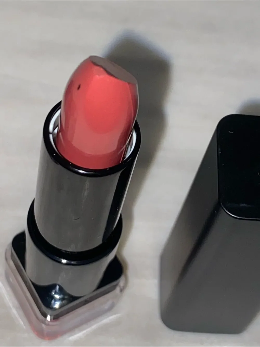 Molly Freya 084 Creamy Mauve-Pink Lipstick — Hydrating Everyday Shade